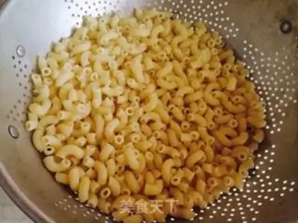 Make Traditional American cheese pasta step 2