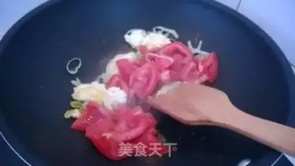 Make Tomato egg fried noodle step 5