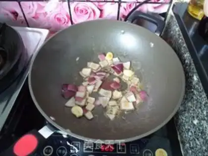 Make Tomato egg fried noodle step 6