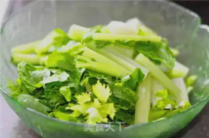 Make Celery honey juice step 0
