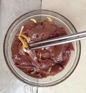 Make Onion fried liver step 1