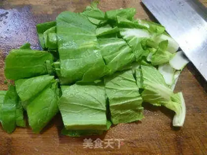 Make Spoons, cabbage, egg soup step 2