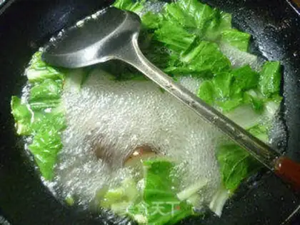 Make Spoons, cabbage, egg soup step 7