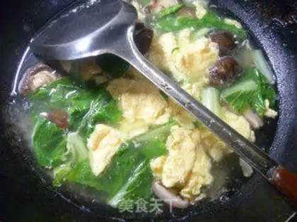 Make Spoons, cabbage, egg soup step 10