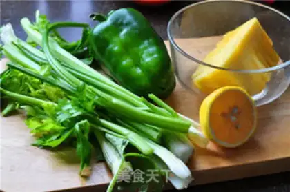 Make Celery pepper pineapple juice step 0
