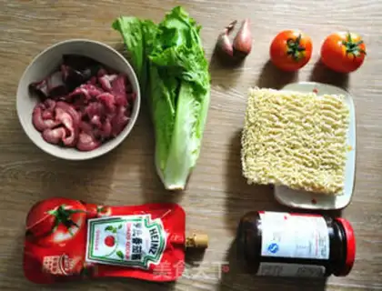 Make Tomato pig noodles step 0