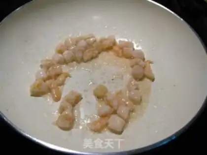 Make Shrimp scalloped meat and fried vegetables step 1