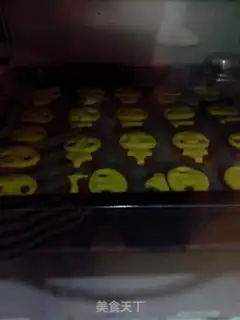 Make Stereo panda cookies step 13