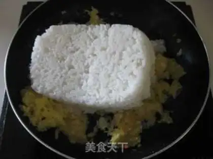 Make Cheese and egg fried rice step 4