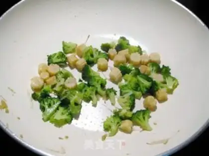 Make Shrimp scalloped meat and fried vegetables step 5
