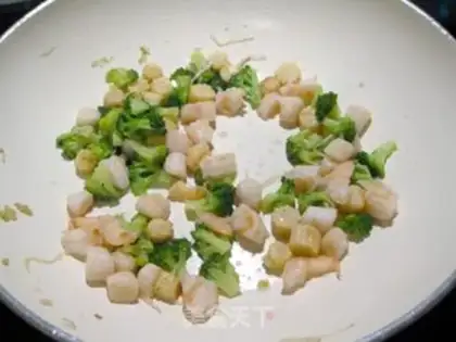 Make Shrimp scalloped meat and fried vegetables step 6