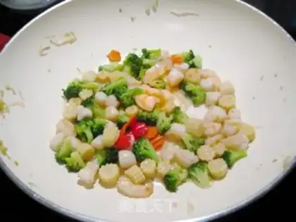 Make Shrimp scalloped meat and fried vegetables step 7