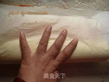 Make Tomato sauce pine rolls step 18
