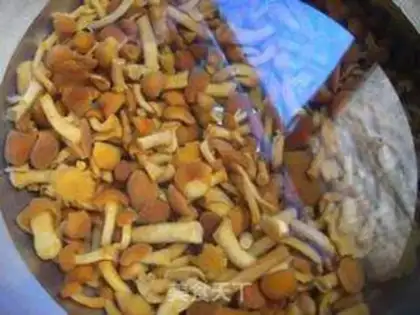 Make Rolling mushroom fried meat step 0