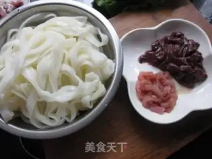 Make Tomato sauce and pork step 0