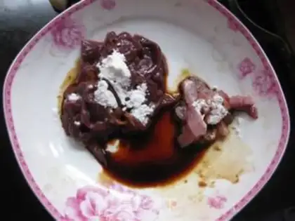 Make Tomato sauce and pork step 1