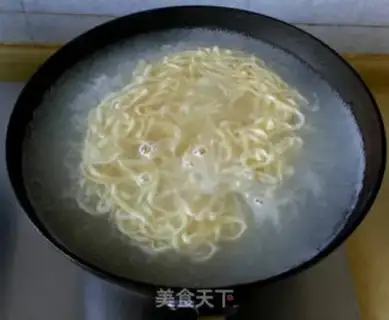 Make Spicy sauce. Noodles step 4
