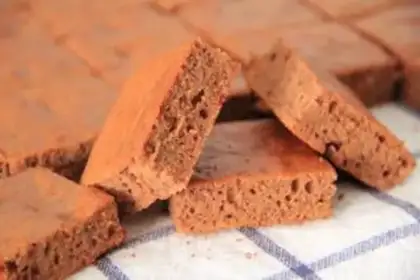 Make Banana cocoa cake step 26