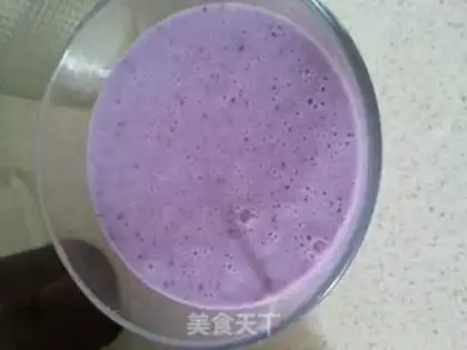 Make Banana blue milkshake step 4