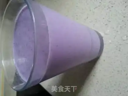 Make Banana blue milkshake step 5