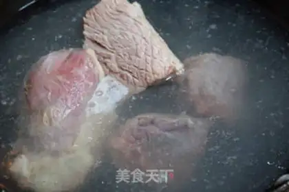 Make Spicy beef noodles step 1