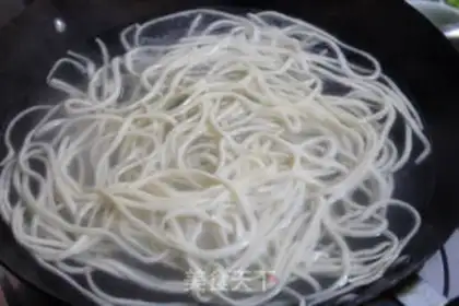 Make Spicy beef noodles step 6