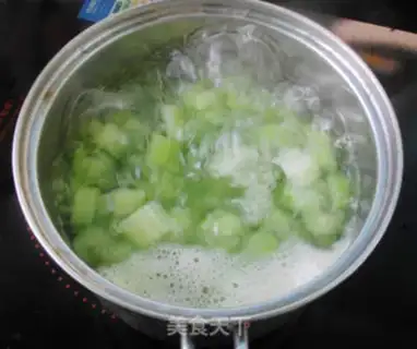 Make Peanuts with celery step 3