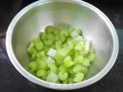 Make Peanuts with celery step 4