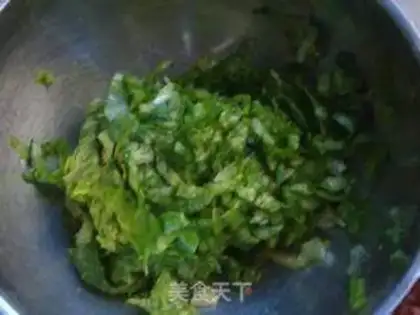 Make Shrimp with ketchup salad step 5