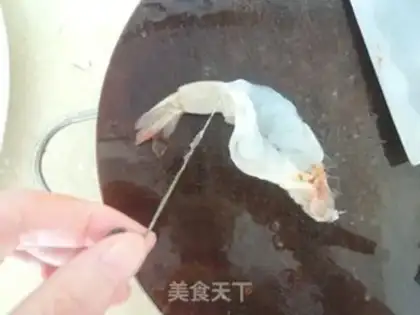 Make Shrimp with ketchup salad step 6