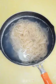 Make Hot noodles step 1