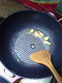 Make Old cucumber fried meat step 2