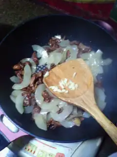 Make Old cucumber fried meat step 8