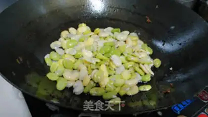 Make White flowers and beans step 2