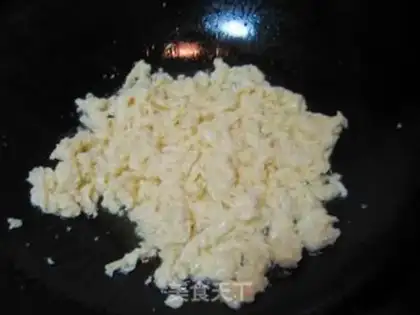 Make Pretzel fried eggs step 1