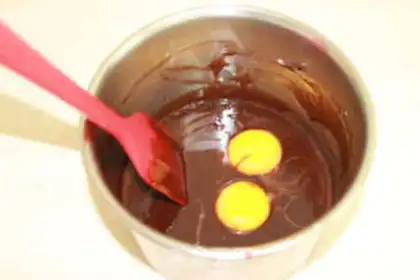 Make Chocolate magma cake step 4