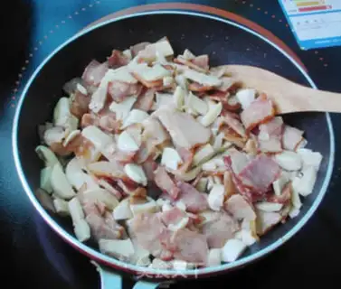 Make Bacon mushroom potato pie step 4