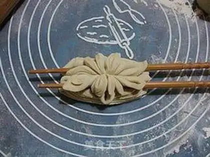 Make Lotus roll step 13