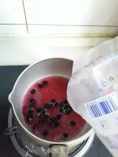 Make Blueberry jelly step 2
