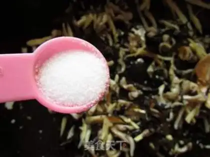 Make Spicy seafood soup step 4
