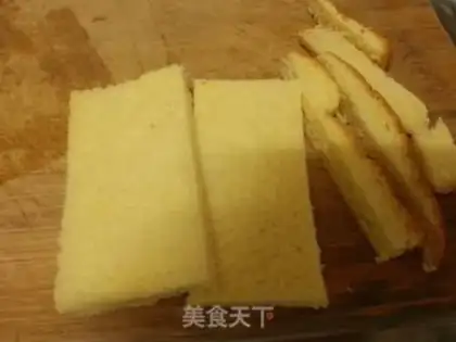 Make A Hong Kong-style egg sandwich step 1