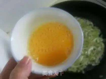 Make A Hong Kong-style egg sandwich step 2