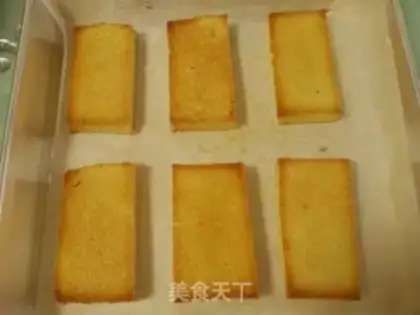 Make A Hong Kong-style egg sandwich step 3