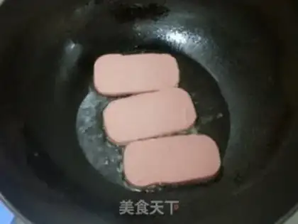 Make A Hong Kong-style egg sandwich step 5