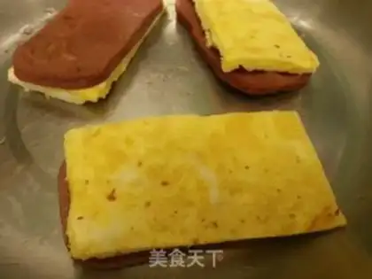 Make A Hong Kong-style egg sandwich step 7