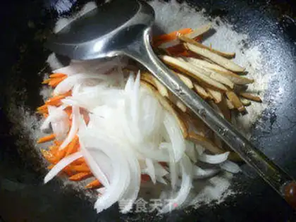 Make White onion dry carrots step 7