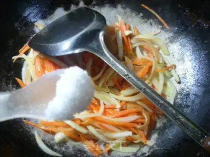 Make White onion dry carrots step 8