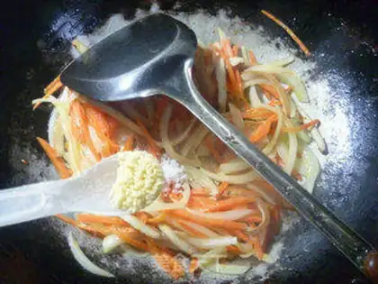 Make White onion dry carrots step 9
