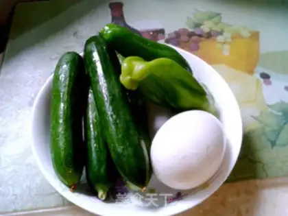 Make cucumber fried eggs step 0