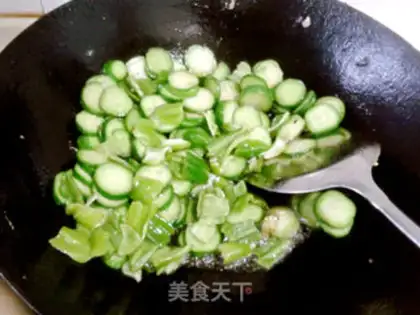 Make cucumber fried eggs step 8